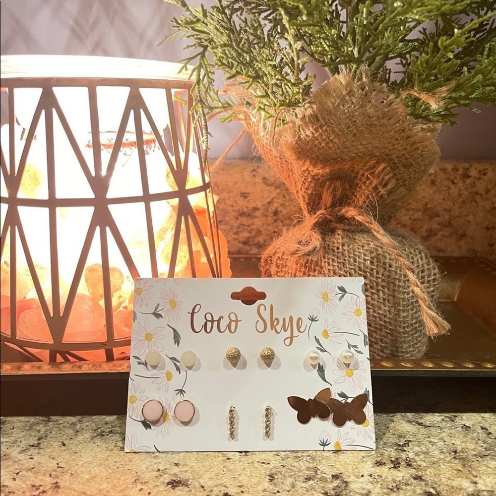 ✨2/$10 Cute pack of girly/pastel studs